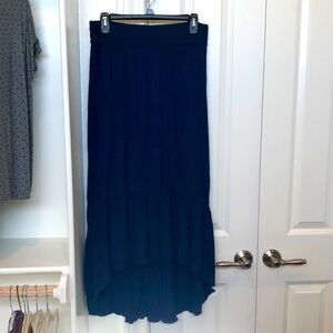 Womens skirt size L. Color navy.